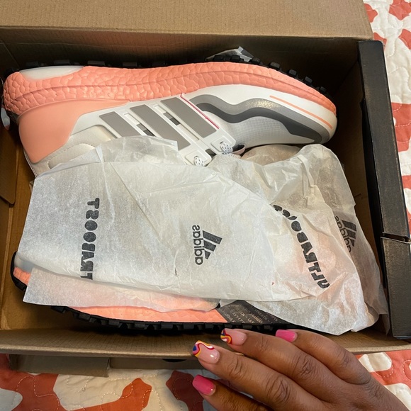 Adidas Ultraboost 10W Shoes - Picture 2 of 5